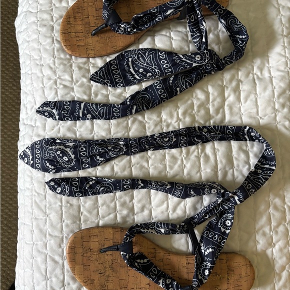Nine West Sz 10 Bandana Blue White tie sandals flip flops boho hippy - Picture 11 of 11
